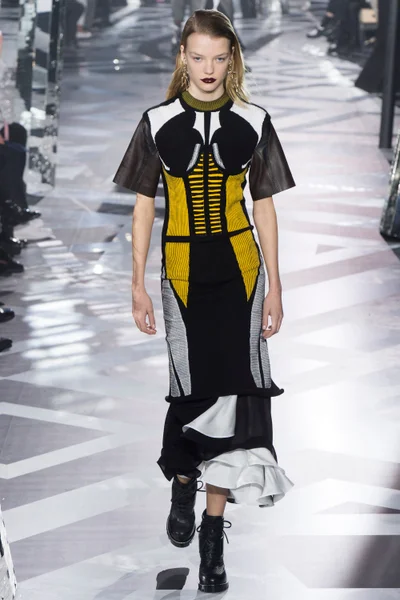 Look 27